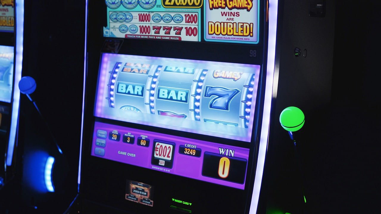 858 bet